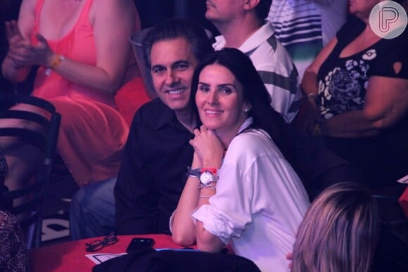 Lisandra Souto e o namorado, Gustavo Fernandes, também curtiram o show