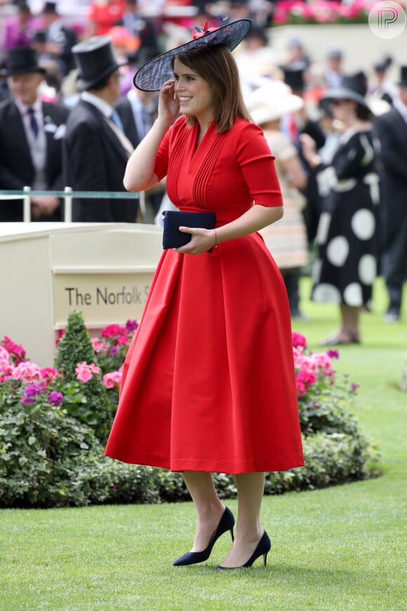 All red: o vestido vermelho é um dos looks queridinhos da Princesa Eugenie para eventos