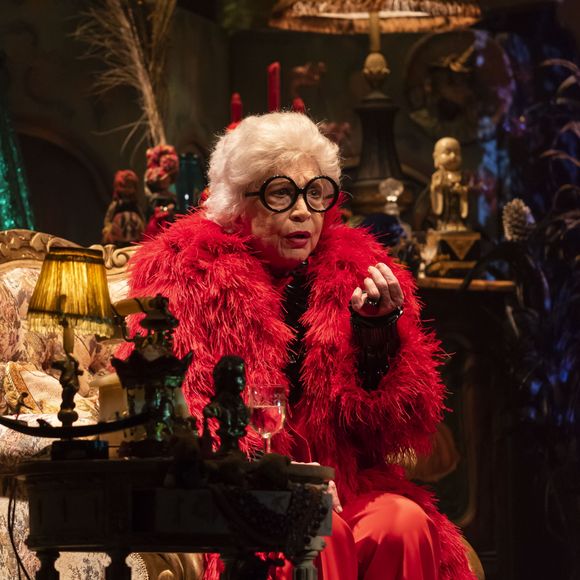 'As pessoas querem comemorar meus 90 anos e evidentemente não tenho como me esquivar de uma coisa tão carinhosa e querida. É curioso porque minha idade mental é outra', explicou Dona Nathália ao ser questionada sobre as comemorações de seu aniversário