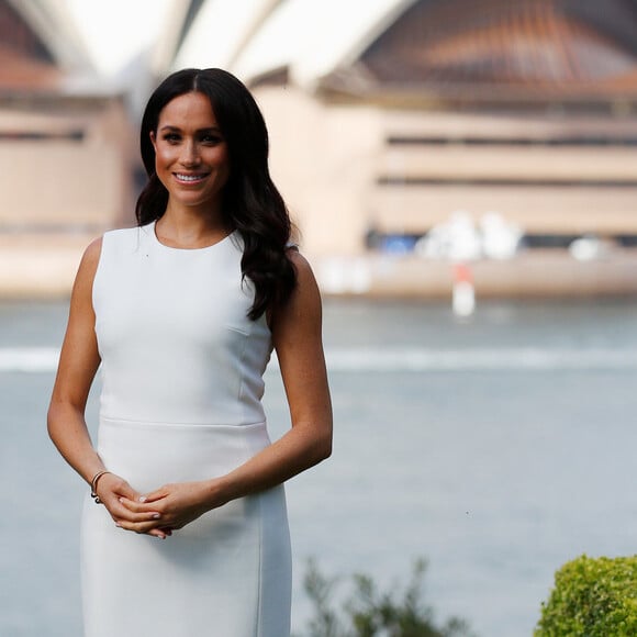 Meghan Markle exibiu uma discreta barriguinha de gravidez em visita à Austrália nesta segunda-feira, 15 de outubro de 2018