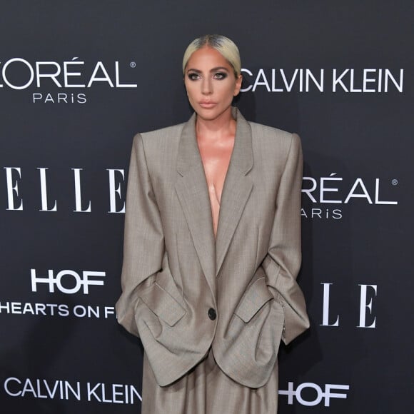 Aconteceu nesta segunda-feira (15 de outubro de 2018) o evento da 'Elle', Women in Hollywood que celebra as mulheres do cinema americano. Lady Gaga vestiu um terno oversized assinado por Marc Jacobs