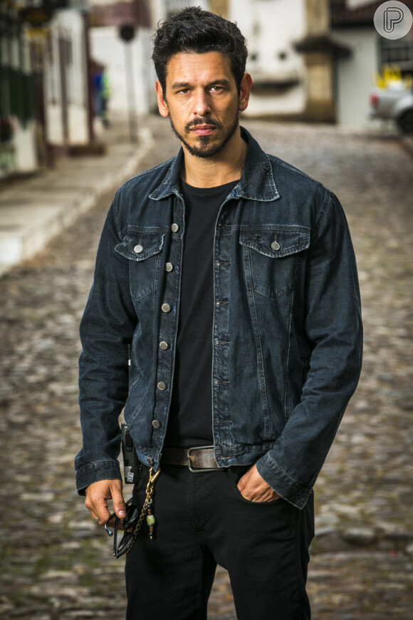 Alain (João Vicente de Castro) tem encontro com André (Emiliano Queiroz) na novela 'Espelho da Vida'