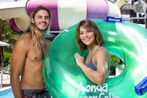 Isabella Santoni namora o surfista Caio Vaz