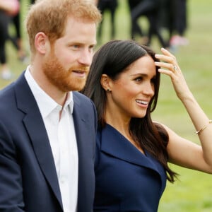 Meghan Markle e príncipe Harry combinaram os looks na visita à Melbourne