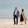 Meghan Markle e príncipe Harry foram a uma praia em Melbourne, no terceiro dia da visita à Austrália