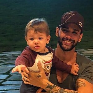 'Que lindo, filho. Canta! Vai ser cantor igual ao papai?', questionou Andressa Suita para o filho mais velho