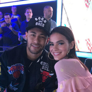 Bruna Marquezine e Neymar assistiram juntos a final do 'The Voice Kids', na TV Globo, em abril de 2018