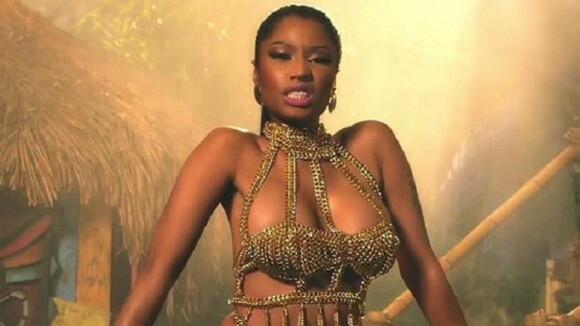 VMA: cobra pica dançarina de Nicki Minaj em ensaio e Iggy Azalea cai do palco