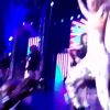 Iggy Azalea caiu do palco durante um show beneficente pré-VMA, no clube The Avalon, em Los Anegeles, na sexta-feira, 22 de agosto de 2014