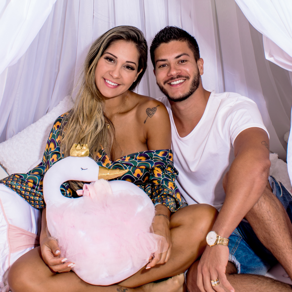 Mayra Cardi dá à luz Sophia, primeira filha com Arthur, em 20 de outubro de 2018