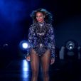 Beyoncé faz uma apresentação de 15 minutos no VMA 2014 e canta todas as músicas de seu álbum visual