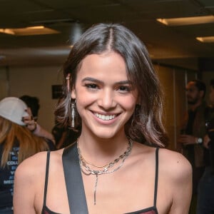 Bruna Marquezine apostou em look justo para o show