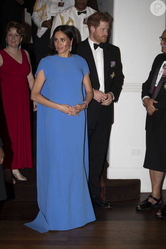 Meghan Markle foi acompanhada do marido, o príncipe Harry, em jantar de gala em Fiji, na Oceania