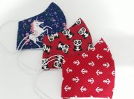 Máscaras estampadas aliam estilo e humor a pacientes em tratamento de câncer