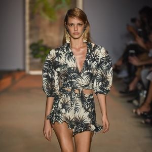 No São Paulo Fashion Week, PatBo teve a atriz Laura Neiva como estrela de seu desfile