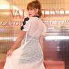 Marina Ruy Barbosa exibiu detalhes do vestido na inauguração da pop-up store da Valentino