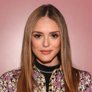 Isabelle Drummond apostou no floral para a inauguração da pop-up store Candystud, da grife Valetino, em São Paulo, nesta terça-feira, 23 de outubro