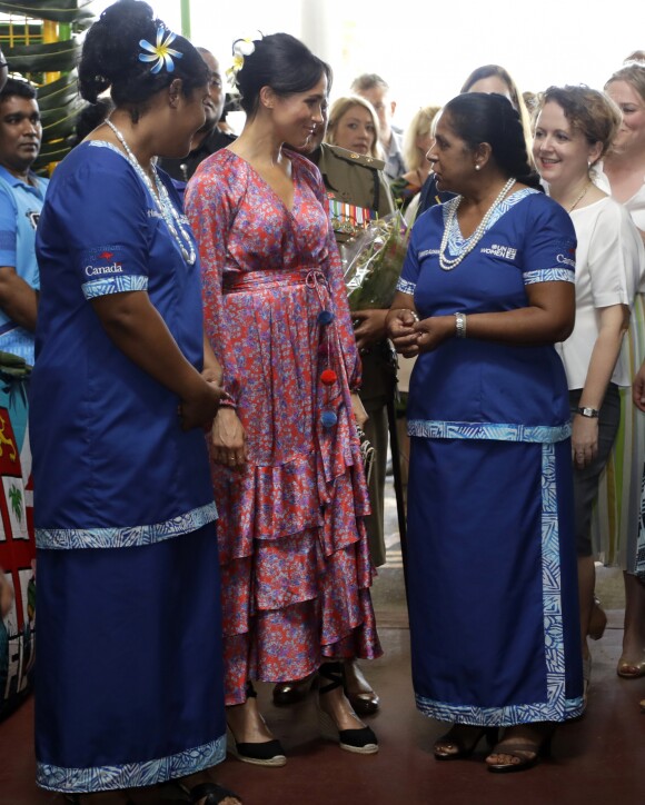 Meghan Markle visitou o mercado de Suva, em Fiji