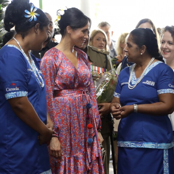 Meghan Markle visitou o mercado de Suva, em Fiji