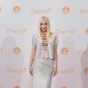 Cantora Gwen Stefani usa Versace e Swarovski no red carpet no Emmy 2014