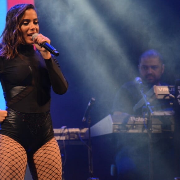 Anitta vai se apresentar com a música 'Medicina' no prêmio em Los Angeles