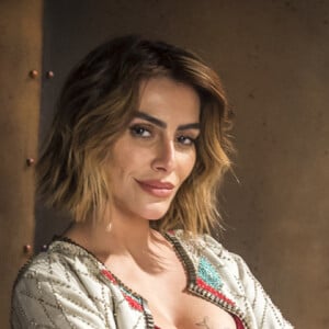 Ao fingir um novo comportamento, Betina (Cleo Pires) se oferecerá para cuidar da Fundação Vita, na novela 'O Tempo Não Para'