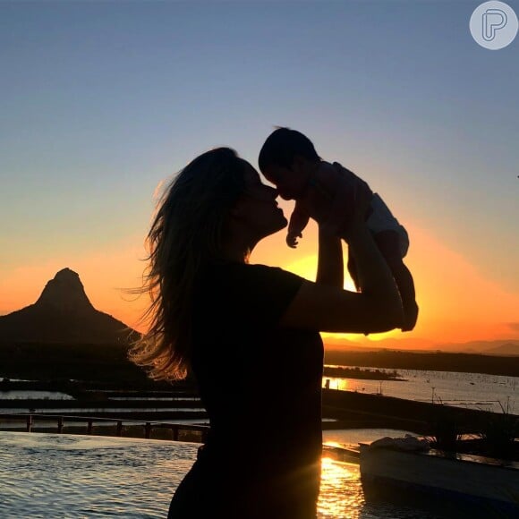 Thyane Dantas compartilhou uma foto de um momento fofo com o filho, Dom, no Instagram