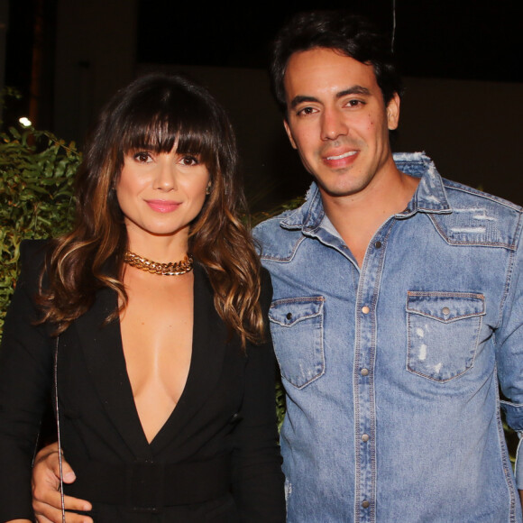 Paula Fernandes vai à festa de Halloween com o namorado, Gustavo Lyra, nos Estados Unidos, em 30 de outubro de 2018