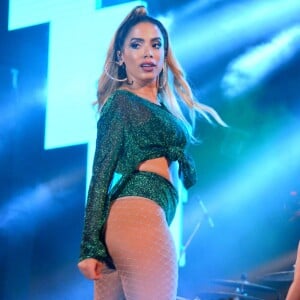 Anitta comemorou a repercussão do novo trabalho na internet