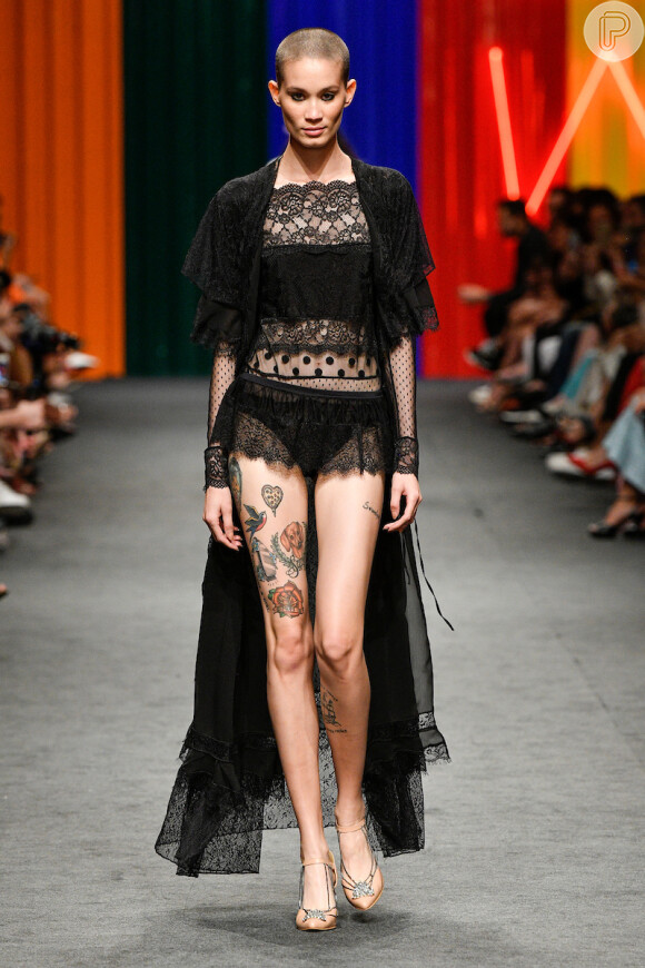 Tendências vindas das passarelas do Minas Trend: preto total na lingerie rendada da Chris Gontijo