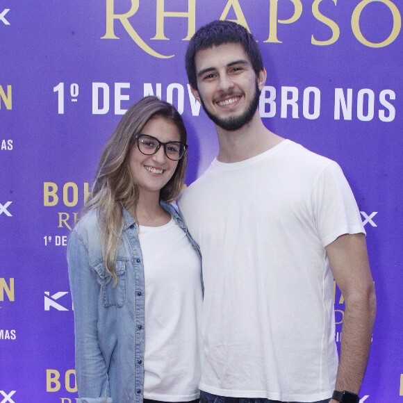 Vinícius Bonemer foi acompanhado da namorada, Thalita Martins, na pré-estreia do filme 'Bohemian Rhapsody', no Cine Roxy, em Copacabana, nesta quarta-feira, 31 de outubro de 2018