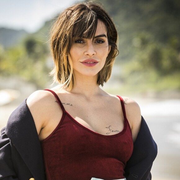 Na novela 'O Tempo Não Para', Betina (Cleo) fica furiosa com o sucesso de Marocas (Juliana Paiva): 'Deu tudo errado! O Emílio tá morto... E aquela golpista da Marocas ainda saiu por cima'