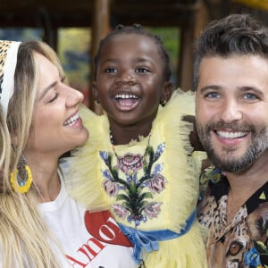 Bruno Gagliasso e Giovanna Ewbank são pais da pequena Títi, de 5 anos, e querem na Justiça uma indenização de R$ 180 mil por racismo