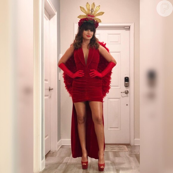 Paula Fernandes usou fantasia de 'anjo do amor' em festa de Halloween