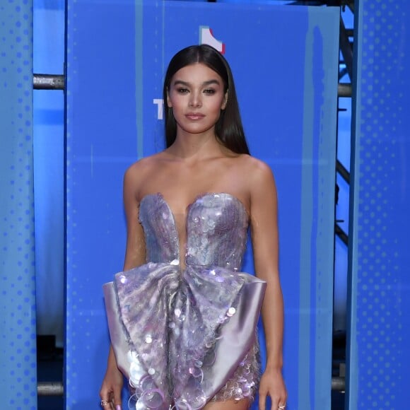 Hailee Steinfeld de Armani Privé, Alta-Costura Verão 2018, Europe Music Awards 2018, realizado em Bilbau, na Espanha, neste domingo, 4 de novembro de 2018