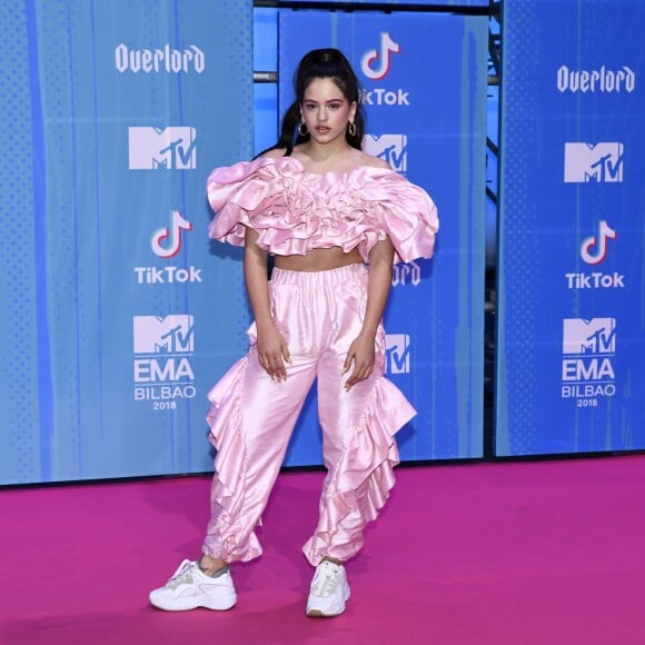 A cantora Rosalia usou conjunto da fashion desginer Maria Escote no Europe Music Awards 2018, realizado em Bilbau, na Espanha, neste domingo, 4 de novembro de 2018