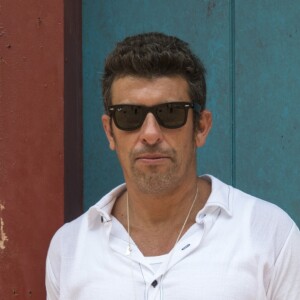 Joubert Machado (Milhem Cortaz) é o delegado da pacata cidade de Serro Azul, na novela 'O Sétimo Guardião'