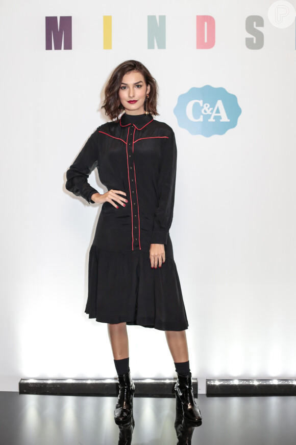 Evento Mindset, da C&A, rolou na última terça-feira, 6 de novembro de 2018. Marina Moschen apostou no vestido mídi preto com ankle boots de verniz