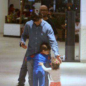 Filho de Felipe Simas, Joaquim apareceu fantasiado de Homem-Aranha