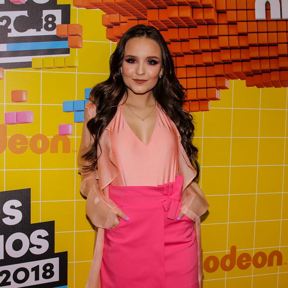 'Foram dias, noites, muitos mutirões e um fandom inteiro unido. Obrigada por serem os melhores do mundo', acrescentou Larissa Manoela