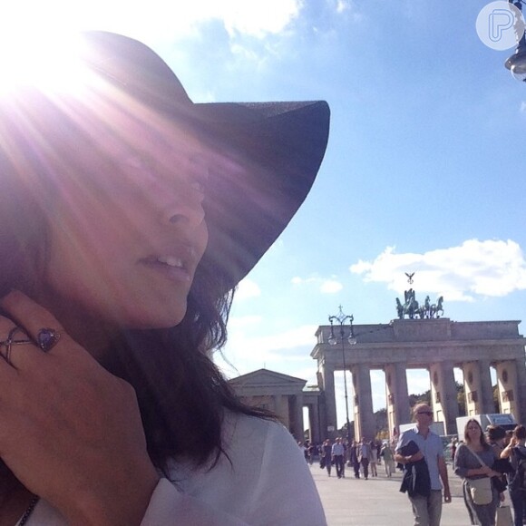 Juliana Paes curte dias de férias em Berlim, na Alemanha