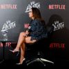 Anitta apostou em look curto e brilhoso para coletova de imprensa