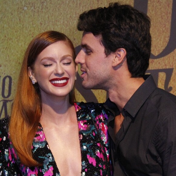 Marina Ruy Barbosa ganhou a companhia do marido, Xande Negrão, durante o lançamento da novela