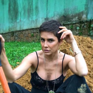 Deborah Secco se despediu de Karola com um texto em seu Instagram