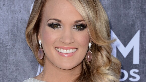 Carrie Underwood está grávida de seu primeiro filho: 'Felizes'