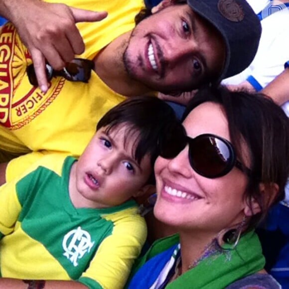 Matheus com seus pais, Juliana Knust e Gustavo Machado, na maior torcida pelo Brasil na Copa do Mundo. Não foi dessa vez que o pequeno viu o Brasil ser hexa...