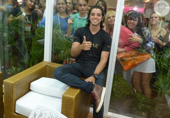 Rodrigo Simas também participou da feira de beleza Beauty Fair, em São Paulo