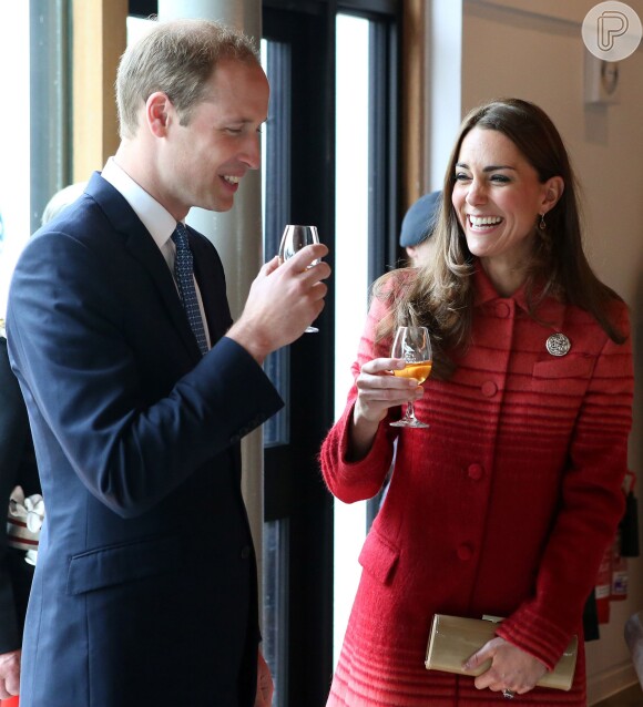 Kate Middleton e príncipe William celebram a chegada de mais um herdeiro