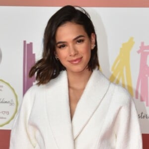 Bruna Marquezine escolheu conjunto da grife americana Cult Gaia para o evento