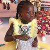 Em seu aniversário de 5 anos, Títi apostou em um vestido amarelo de tule da marca Dolce & Gabbana